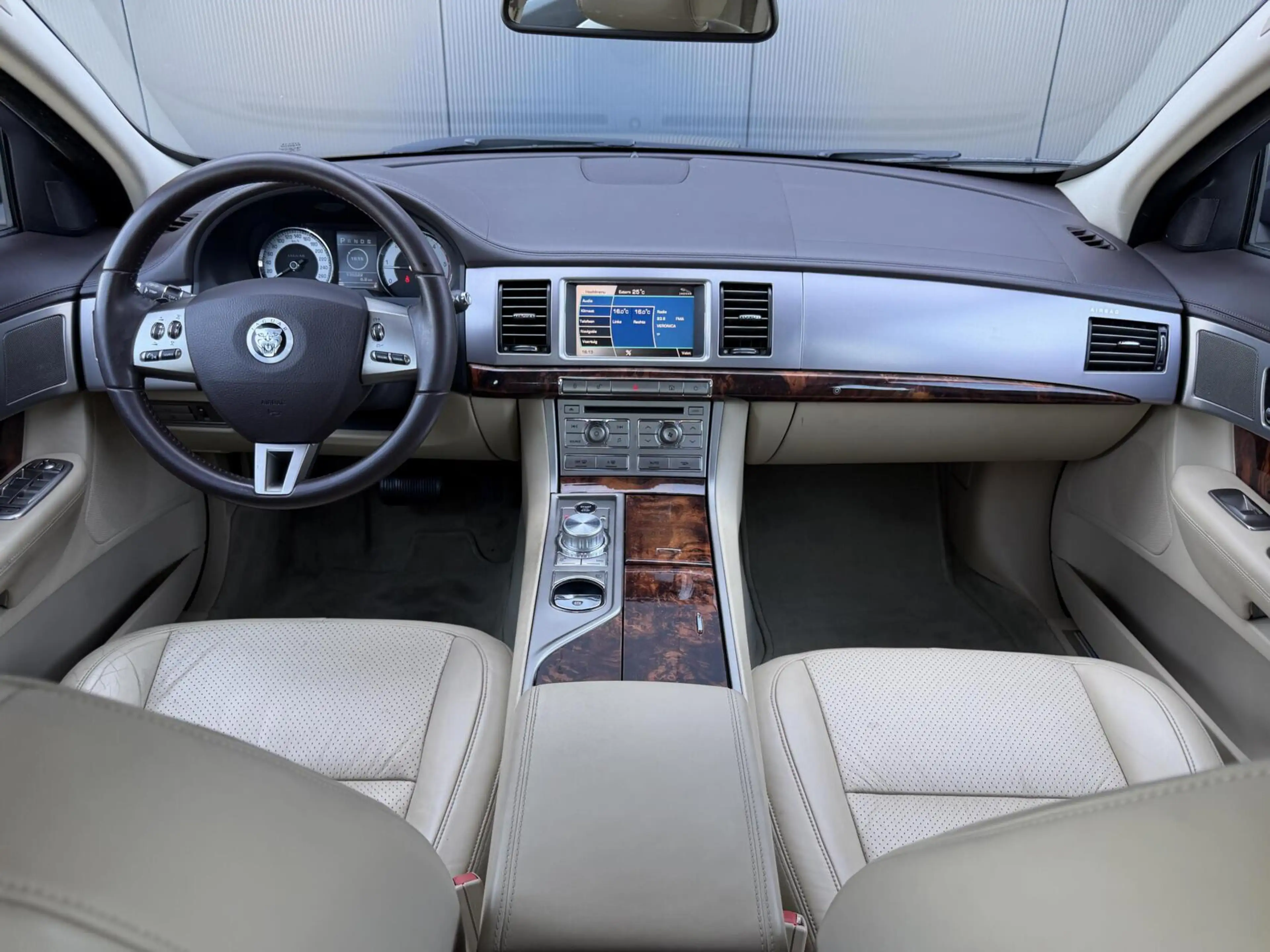 Jaguar XF 2.7D V6 Premium Luxury 1e Eigenaar - Leder - Camer — photo 15