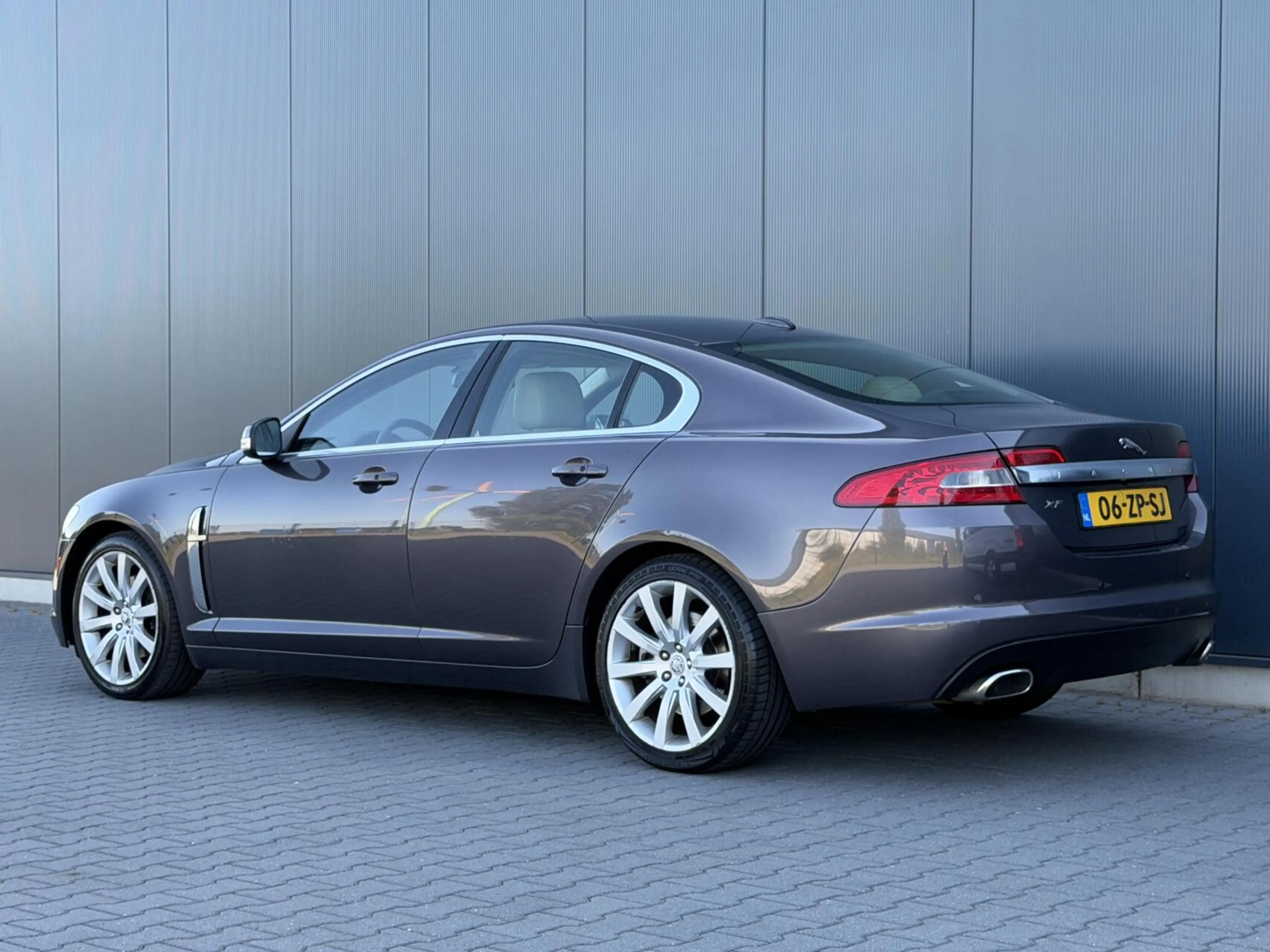 Jaguar XF 2.7D V6 Premium Luxury 1e Eigenaar - Leder - Camer — photo 11