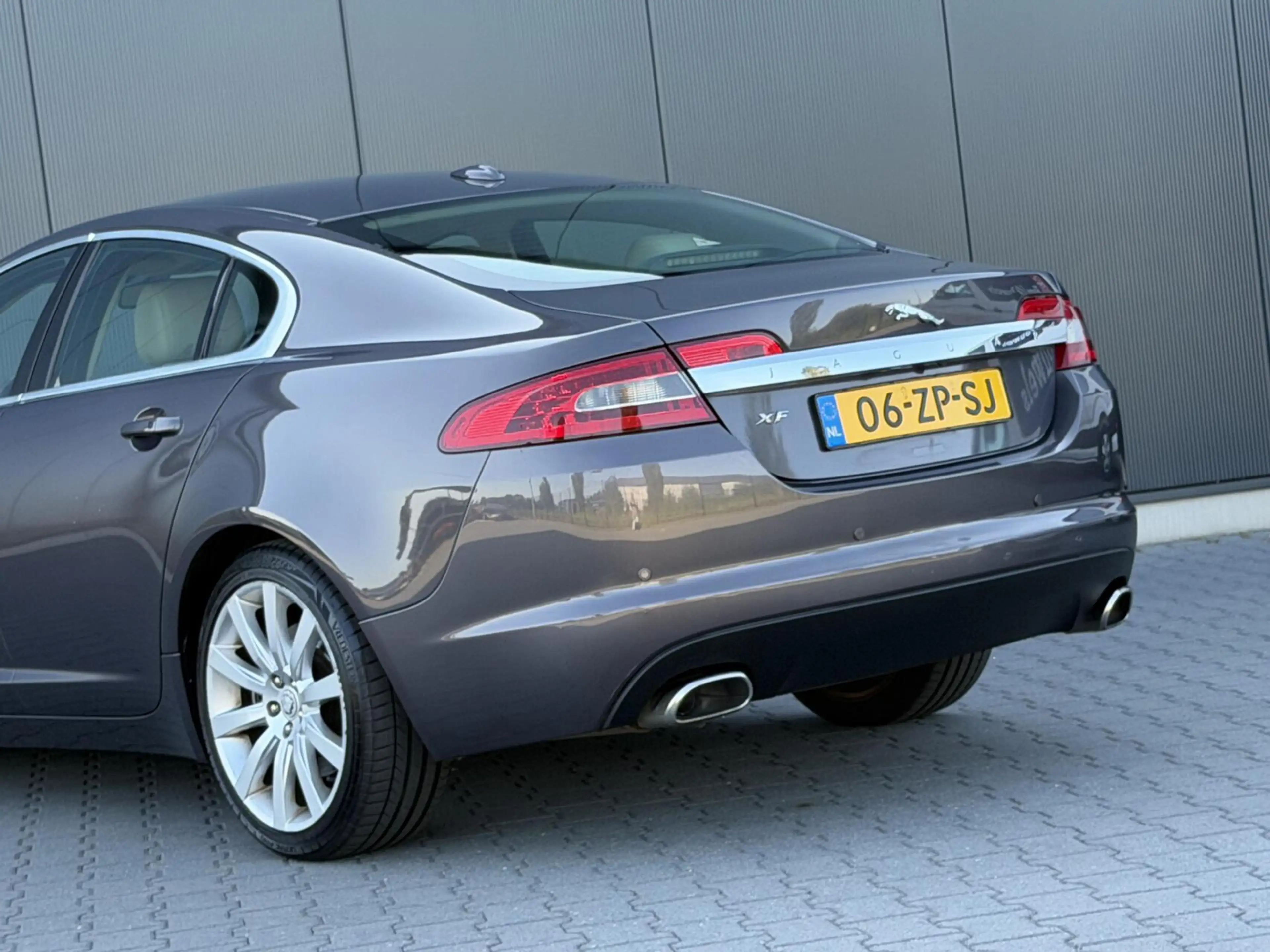 Jaguar XF 2.7D V6 Premium Luxury 1e Eigenaar - Leder - Camer — photo 13