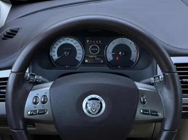 Jaguar XF view 23
