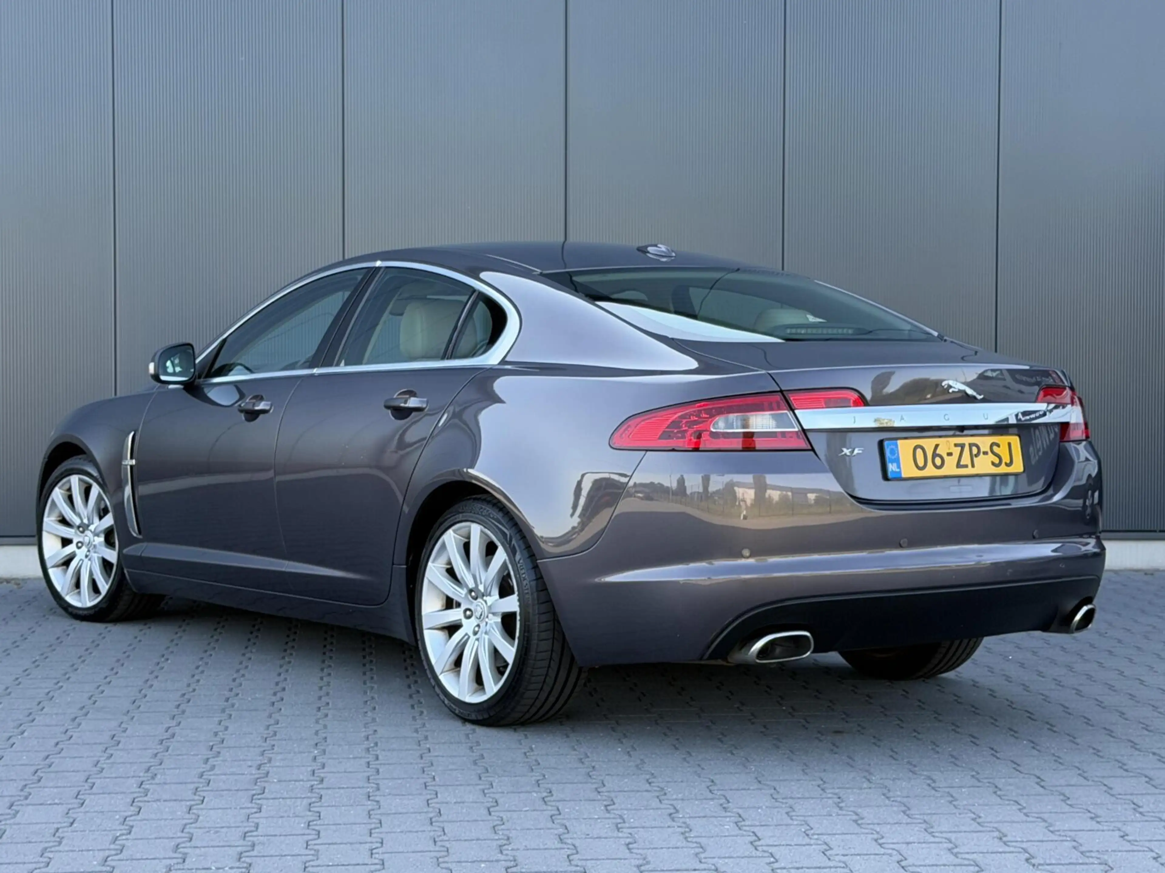 Jaguar XF 2.7D V6 Premium Luxury 1e Eigenaar - Leder - Camer — photo 3