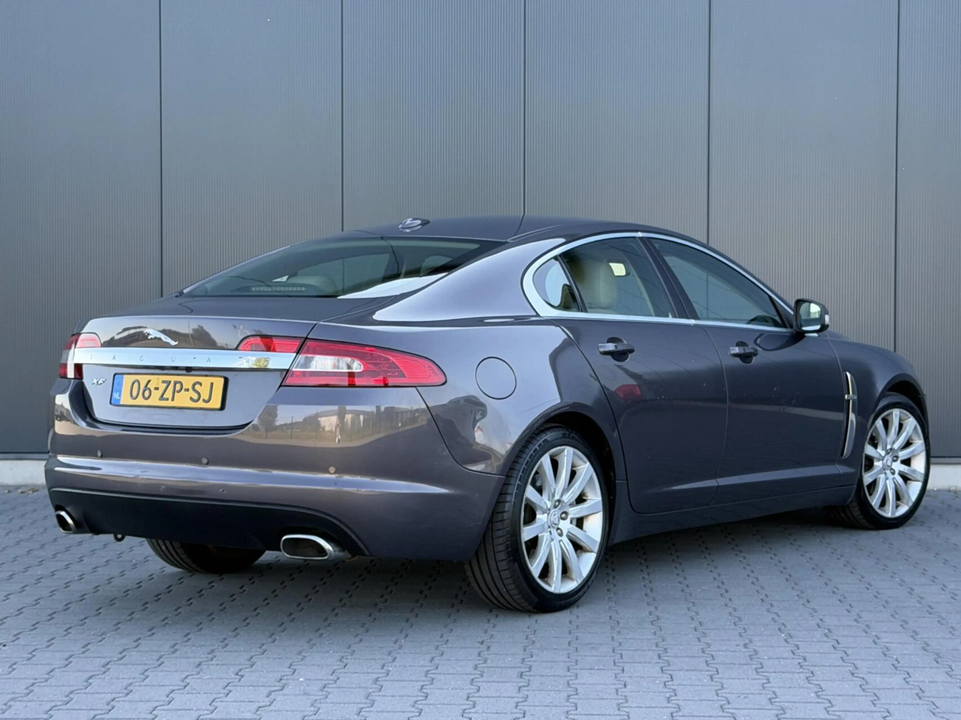 Jaguar XF 2.7D V6 Premium Luxury 1e Eigenaar - Leder - Camer — photo 4