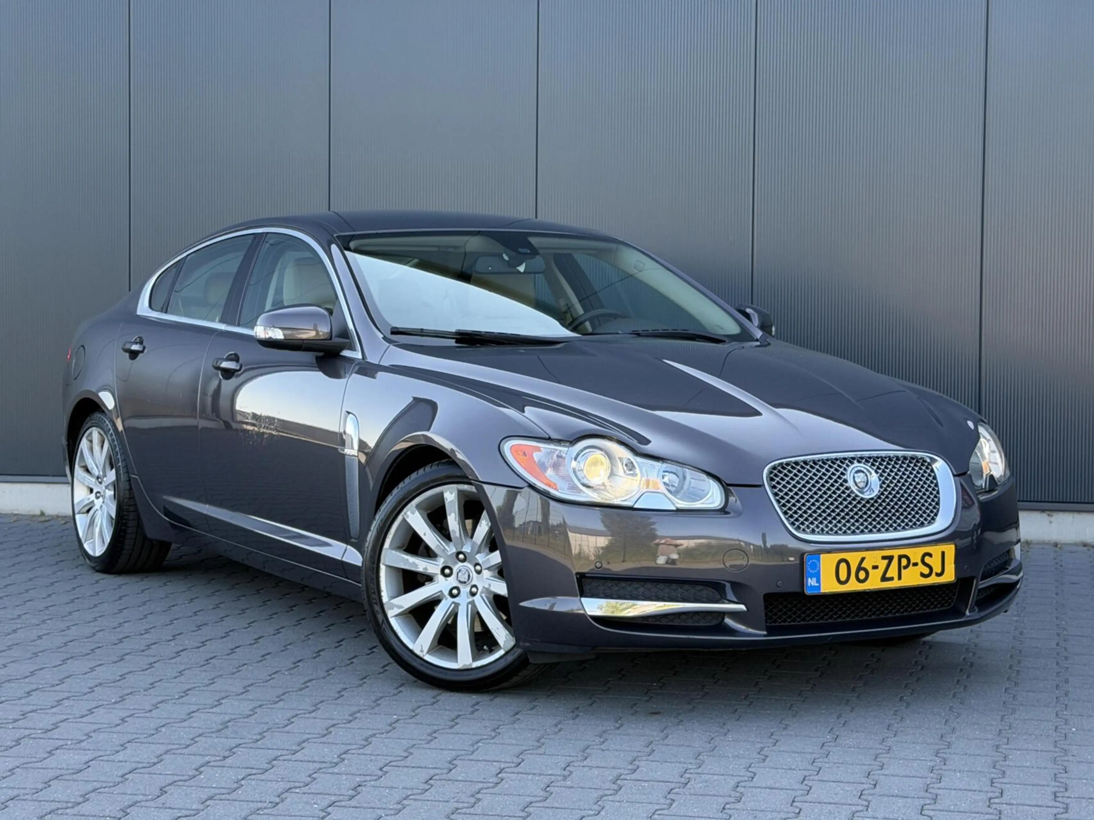 Jaguar XF 2.7D V6 Premium Luxury 1e Eigenaar - Leder - Camer — photo 2