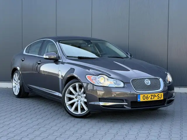 Jaguar XF view 2