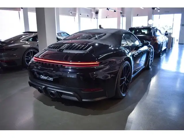 Porsche 911 view 27
