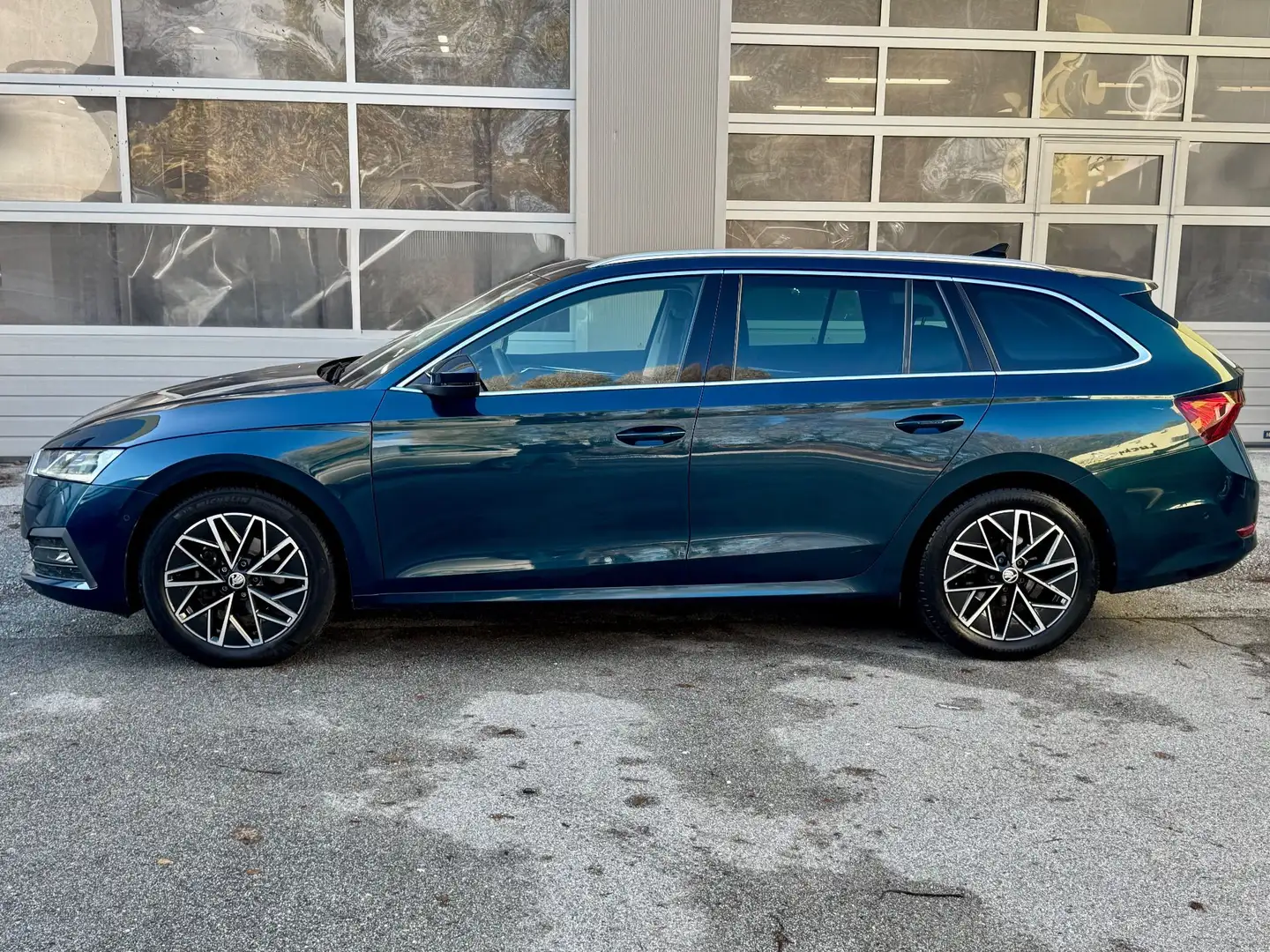 Skoda Octavia Combi 2,0 TDI 150 Style DSG Blau - 2