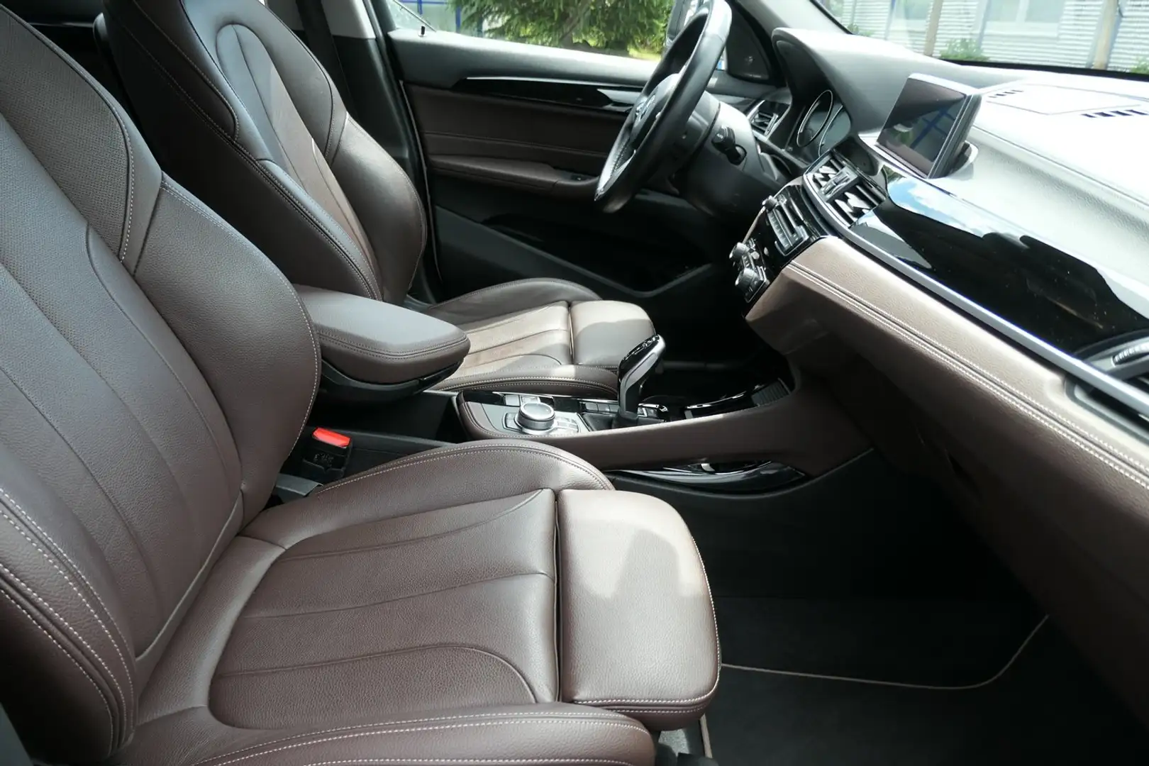 BMW X1 sDrive20d Aut. Sport Line LED Leder Top Zustand! Weiß - 2