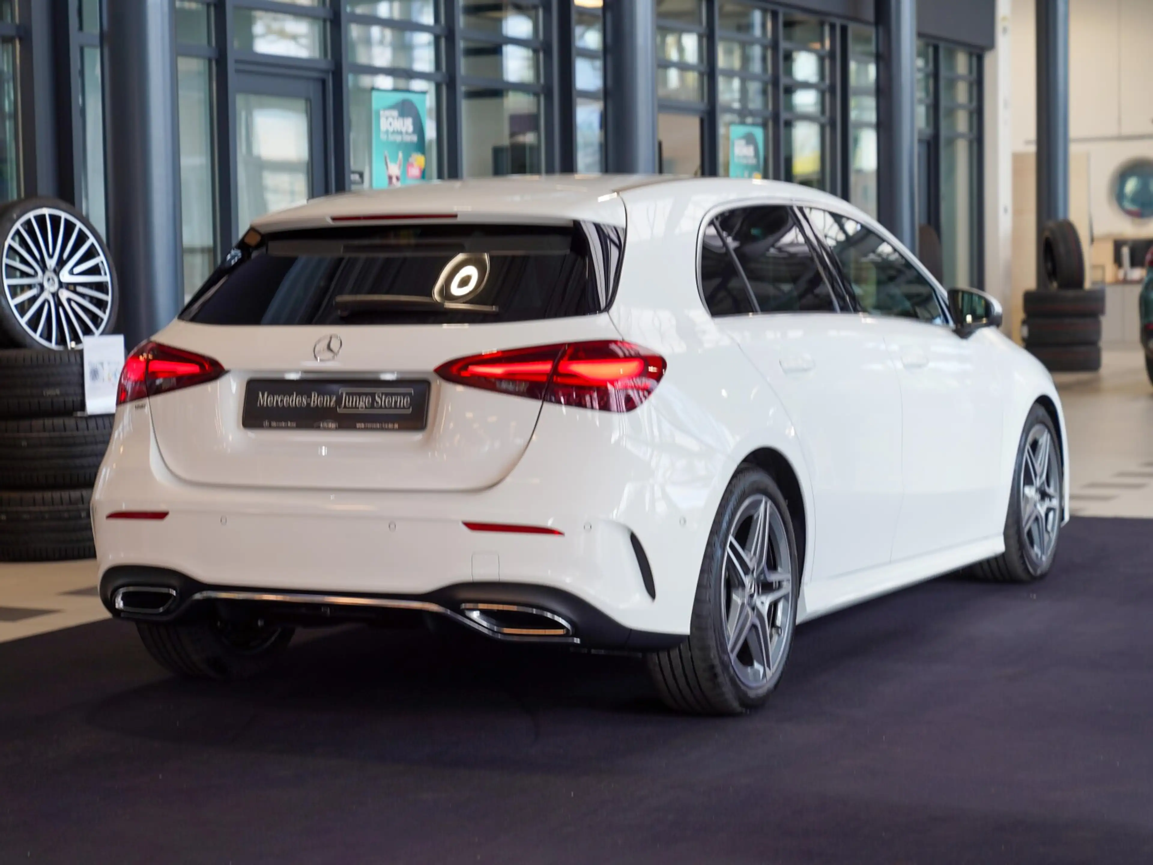 Mercedes-Benz A 200 A 200 d AMG Line 360° DISTRO Burmester Standhzg — photo 2