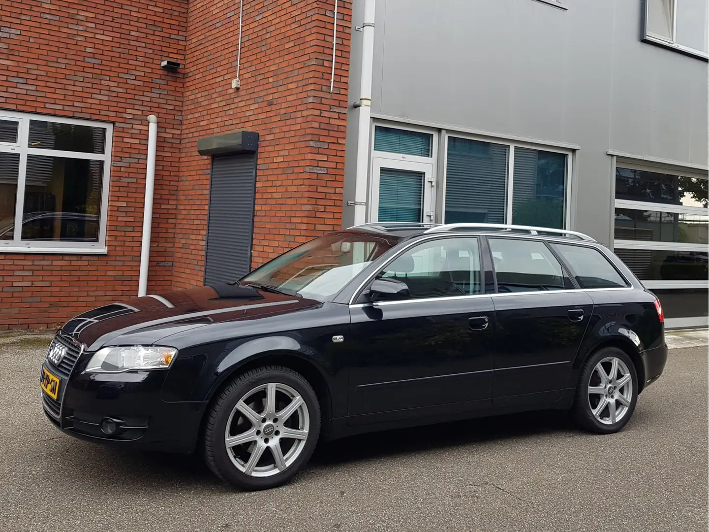 Audi A4 Avant 2.0 Ecc Navi Trekhaak 17"Vlg Cruise Zwart - 2