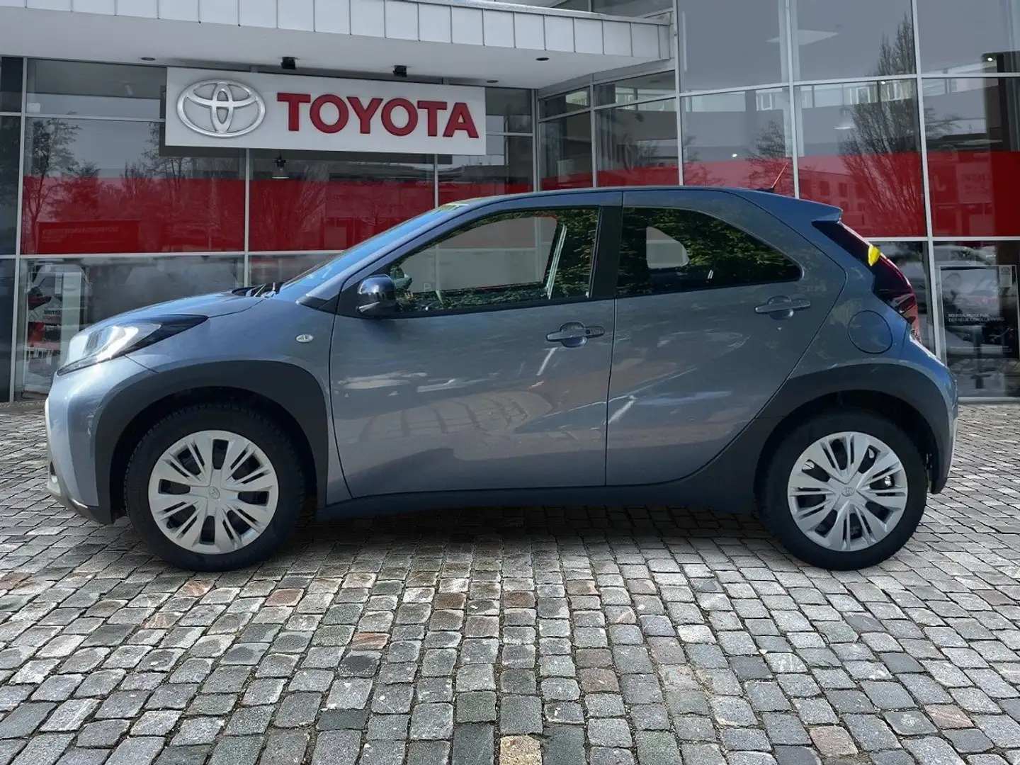 Toyota Aygo 1.0 Business Top Gepflegter Gebrauchtwagen Grau - 2