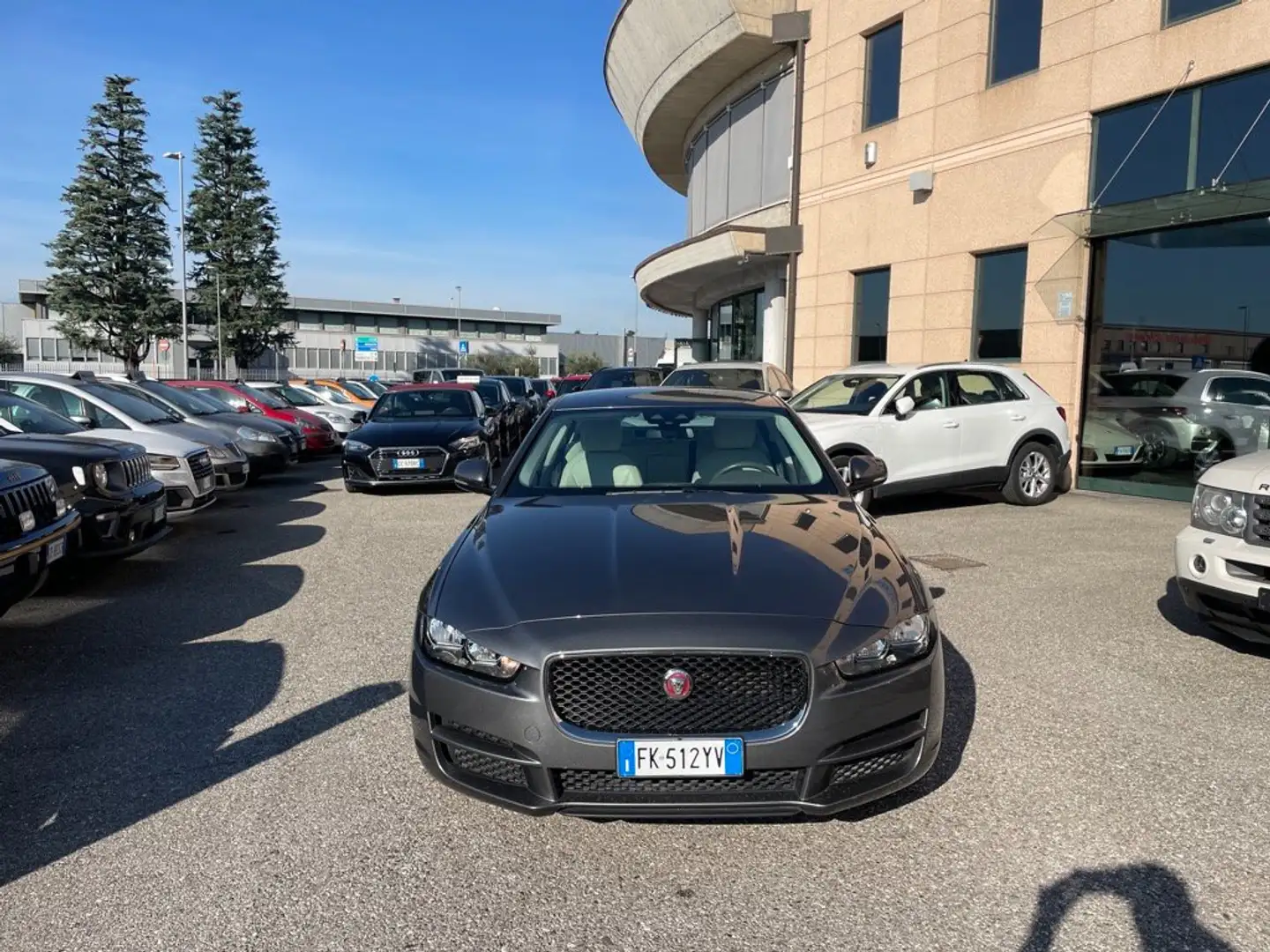 Jaguar XE 2.0d Portfolio 180cv auto AWD 4x4 SOLO KM56K 1PRO Gris - 2