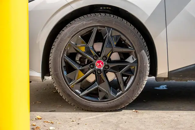 DS Automobiles DS 4 view 6
