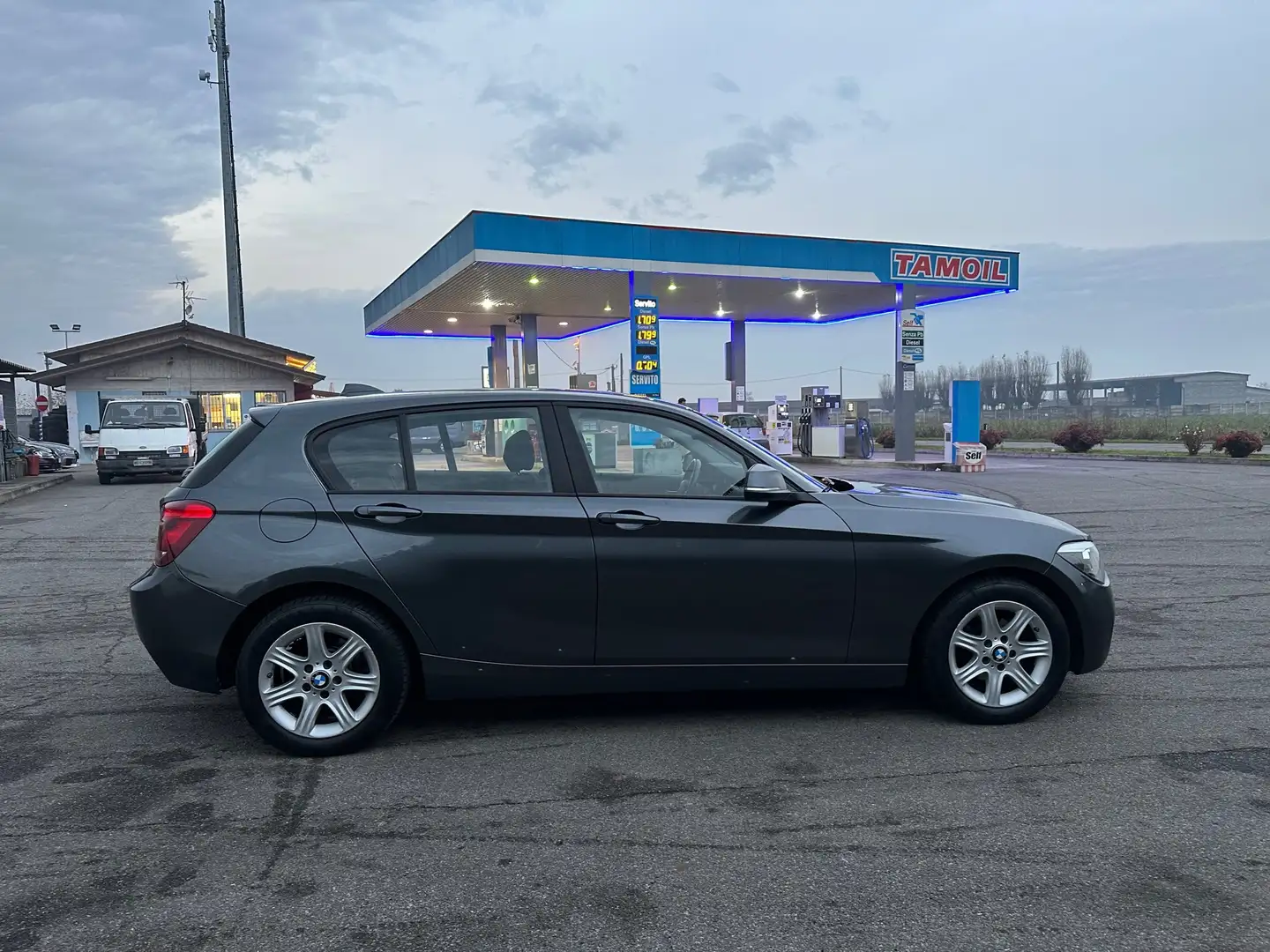 BMW 118 118d 5p Urban Automatica 8M Grigio - 2