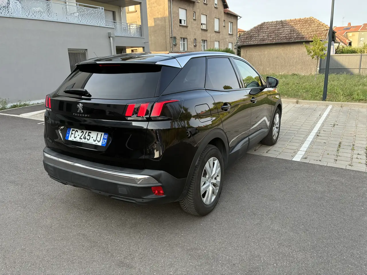 Peugeot 3008 BlueHDi 130ch S\u0026S EAT8 Allure Busin