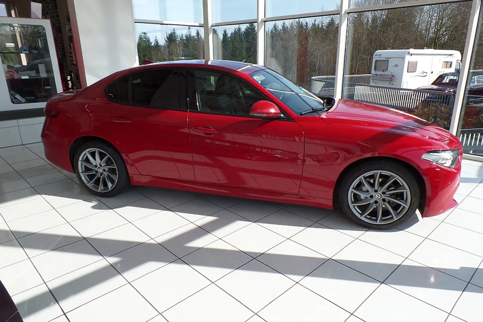 Alfa Romeo Giulia Super 2,2 160 ATX RWD Rood - 1