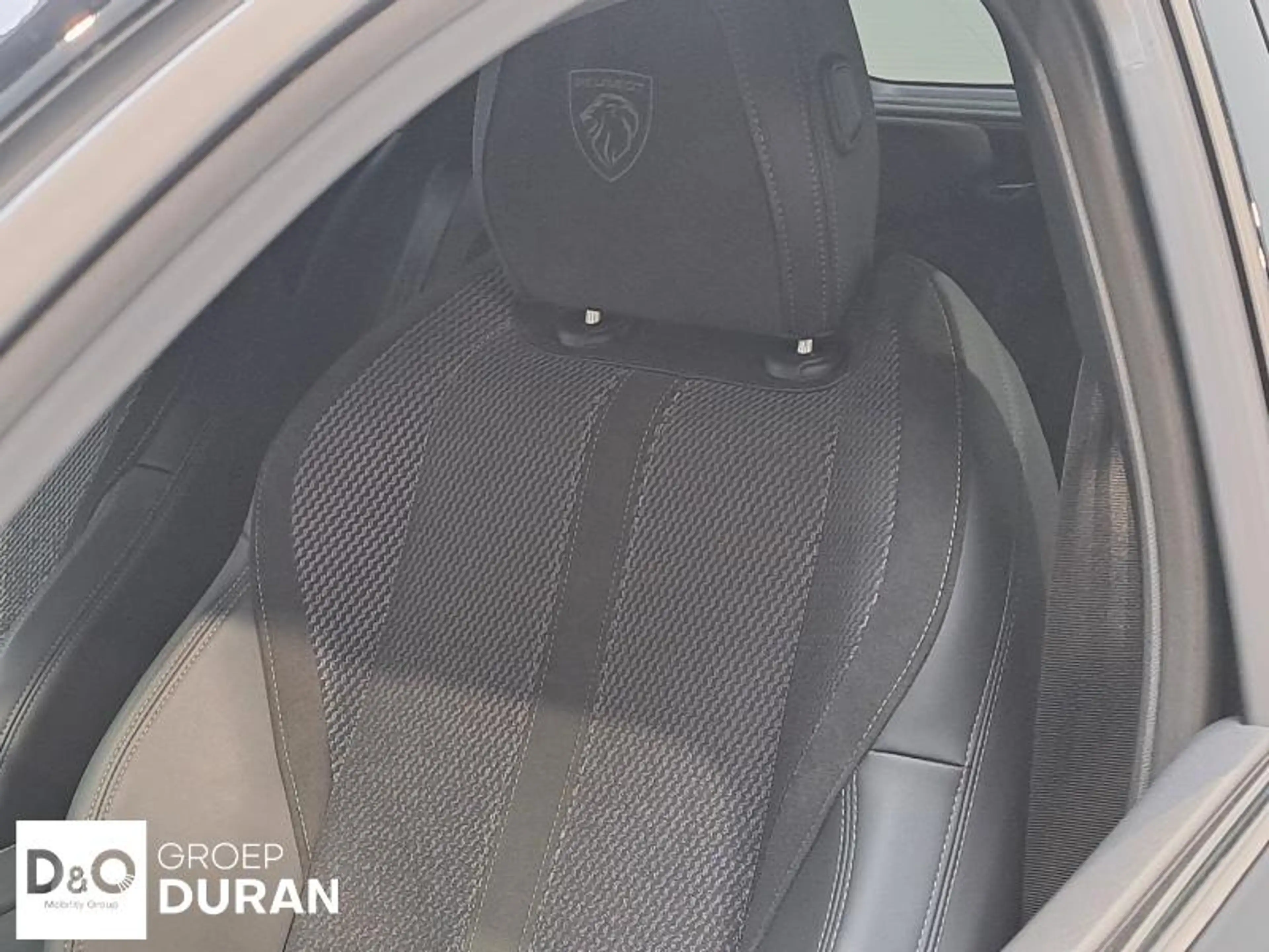 Peugeot 408 GT Hybrid 145 e-DCS6 — photo 10