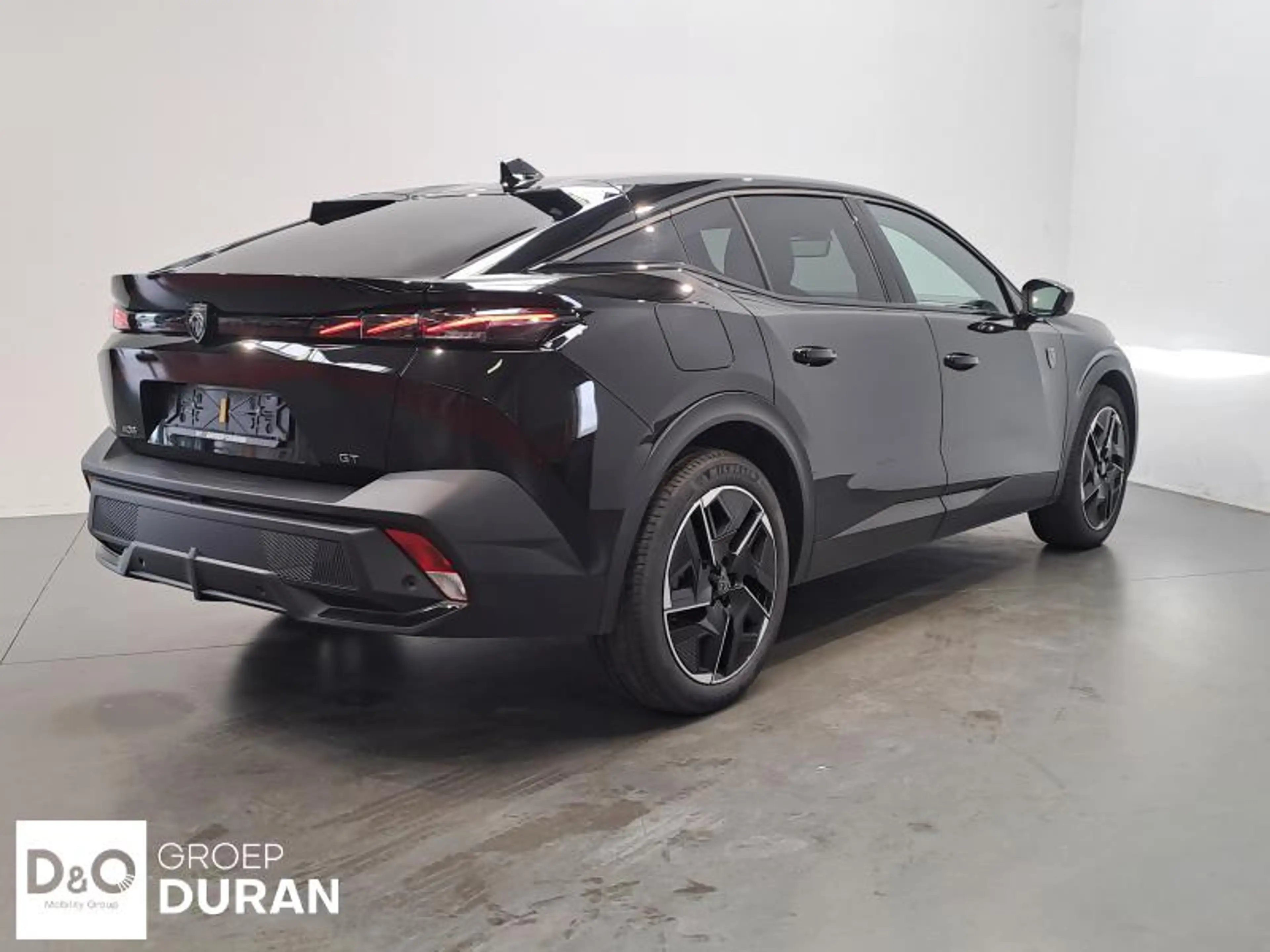 Peugeot 408 GT Hybrid 145 e-DCS6 — photo 7