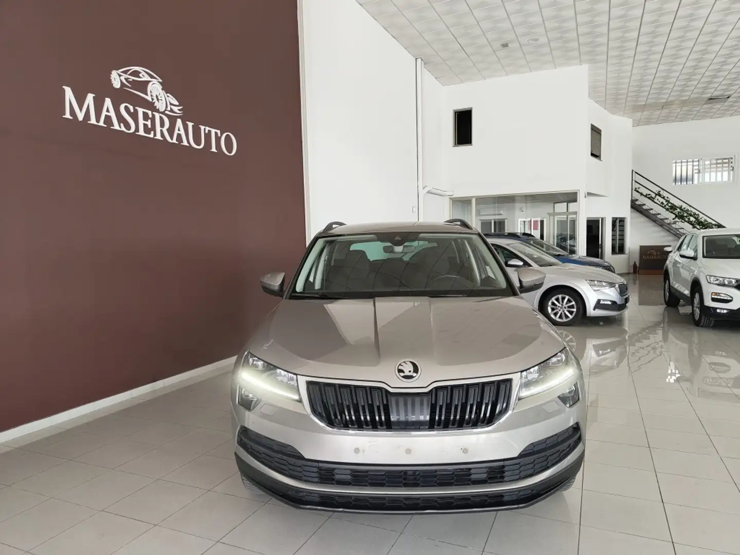 Skoda Karoq 1.6TDI Like Beige - 2