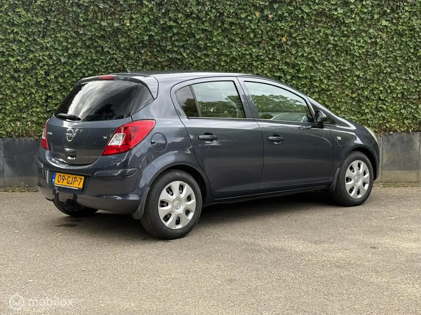 Opel Corsa 1.4-16V Business | 5-Deurs | Airco | Trekhaak Grey - 2