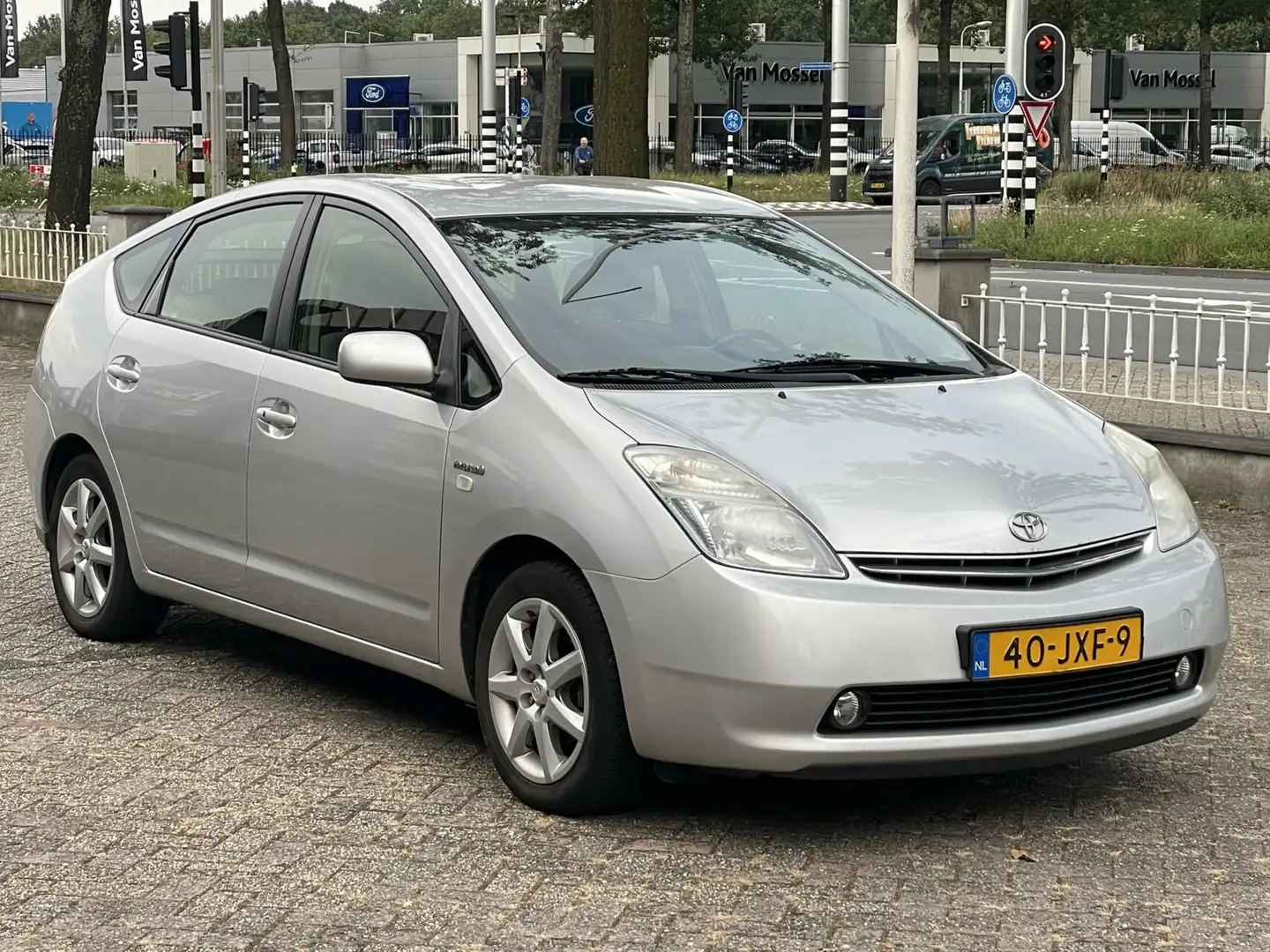 Toyota Prius 1.5 VVT-i Bns Edition Hybrid Automaat 2009 Gris - 2
