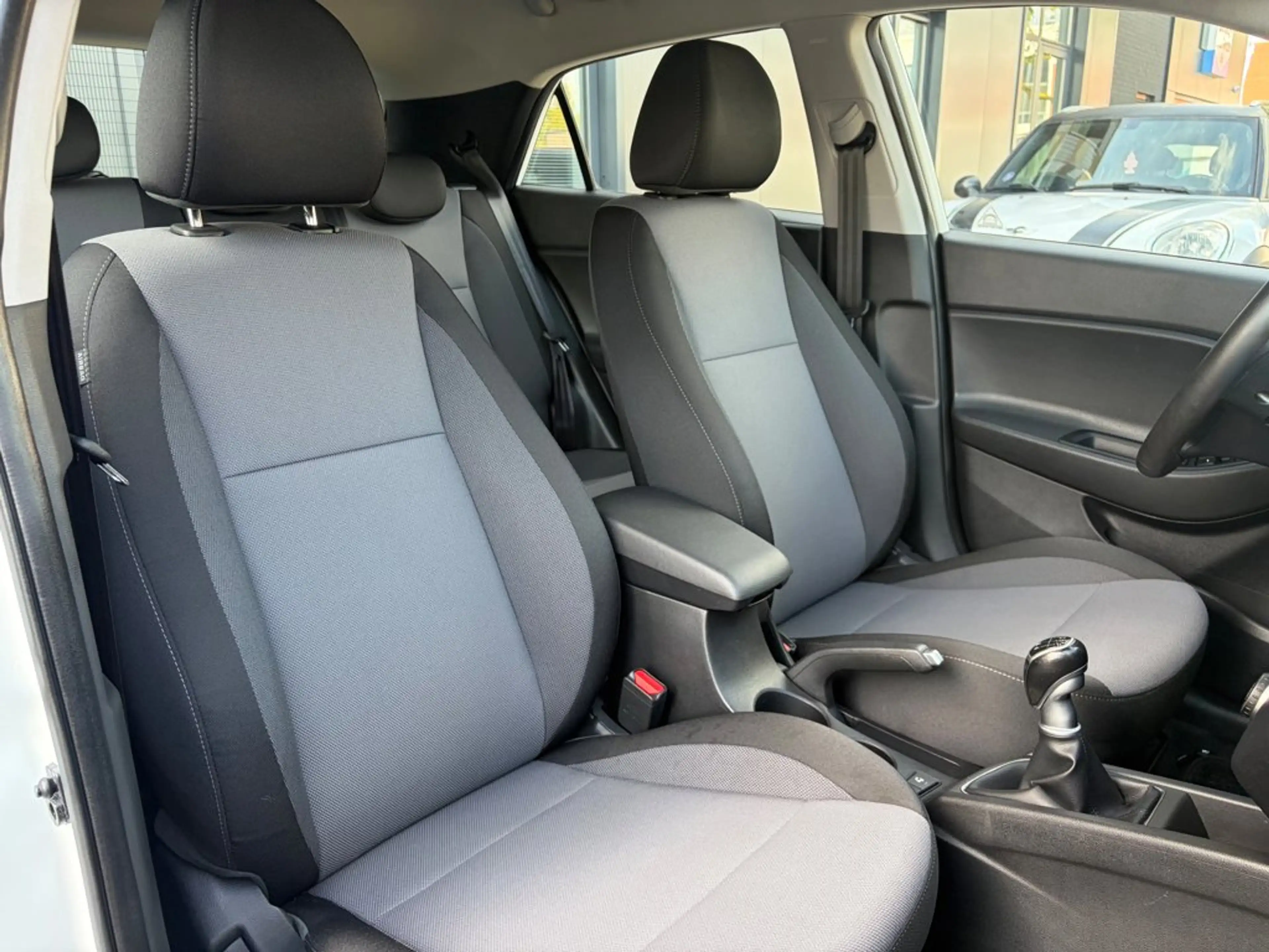 Hyundai i20 1.0 T-GDI Comfort, Camera, Cruise, Clima, Navi — photo 6