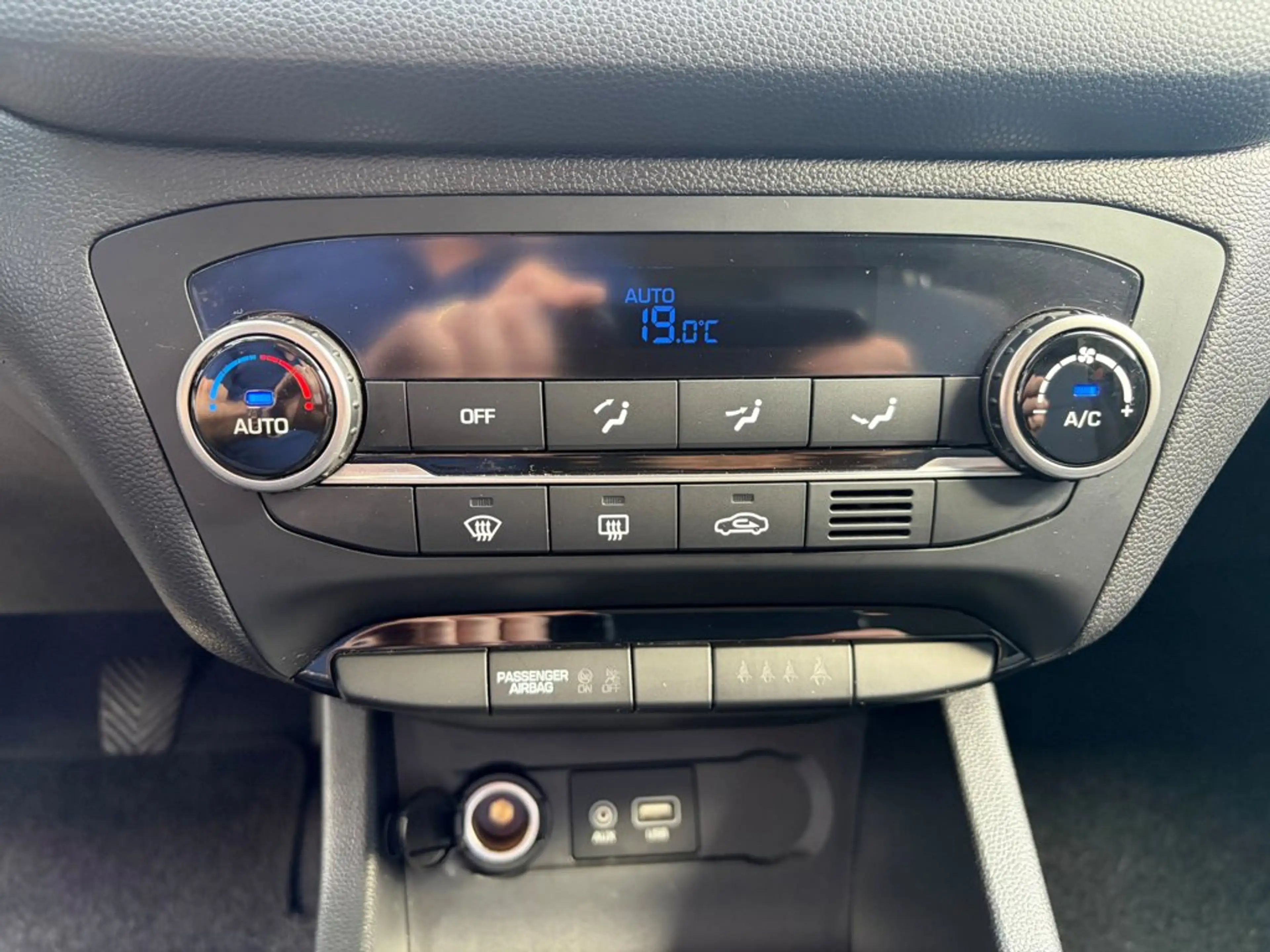 Hyundai i20 1.0 T-GDI Comfort, Camera, Cruise, Clima, Navi — photo 12