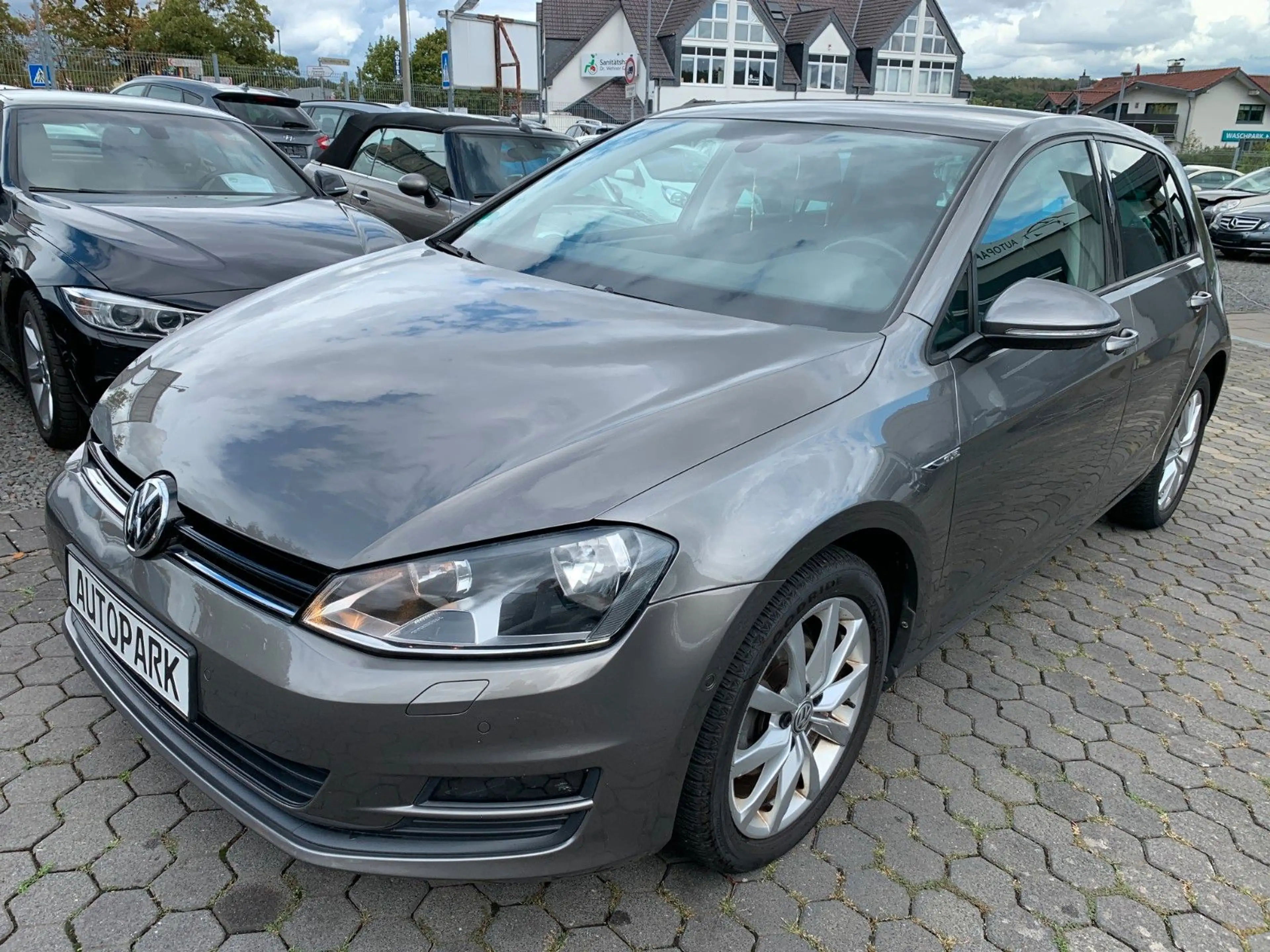Volkswagen Golf VII Lim. Cup BMT*4 Zylinder*TÜV 07.2028*