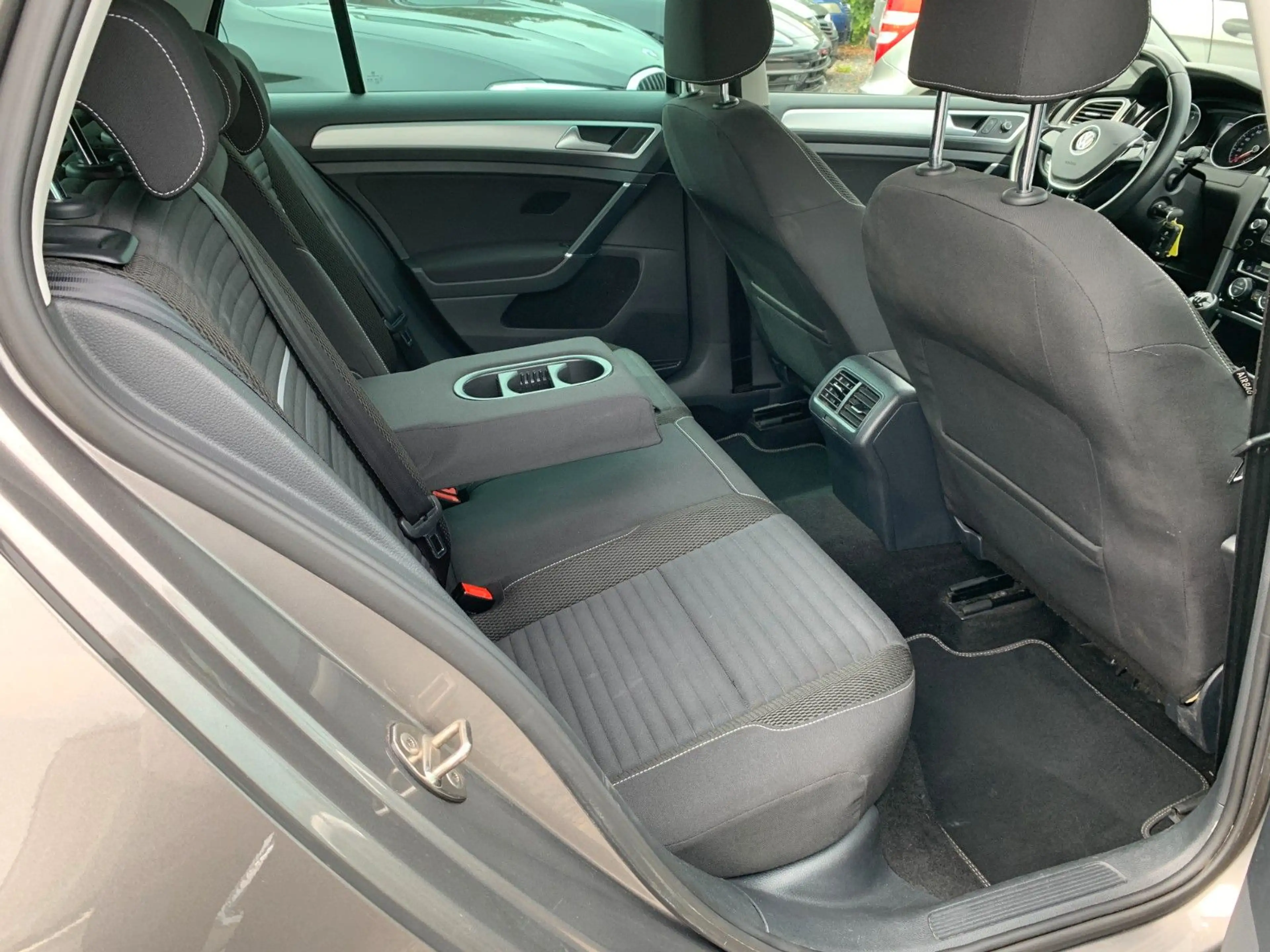 Volkswagen Golf VII Lim. Cup BMT*4 Zylinder*TÜV 07.2028* — photo 6