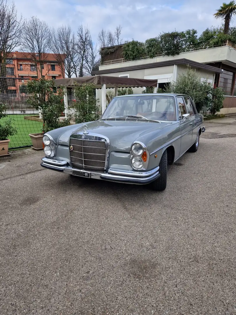 Mercedes-Benz 250 - 2