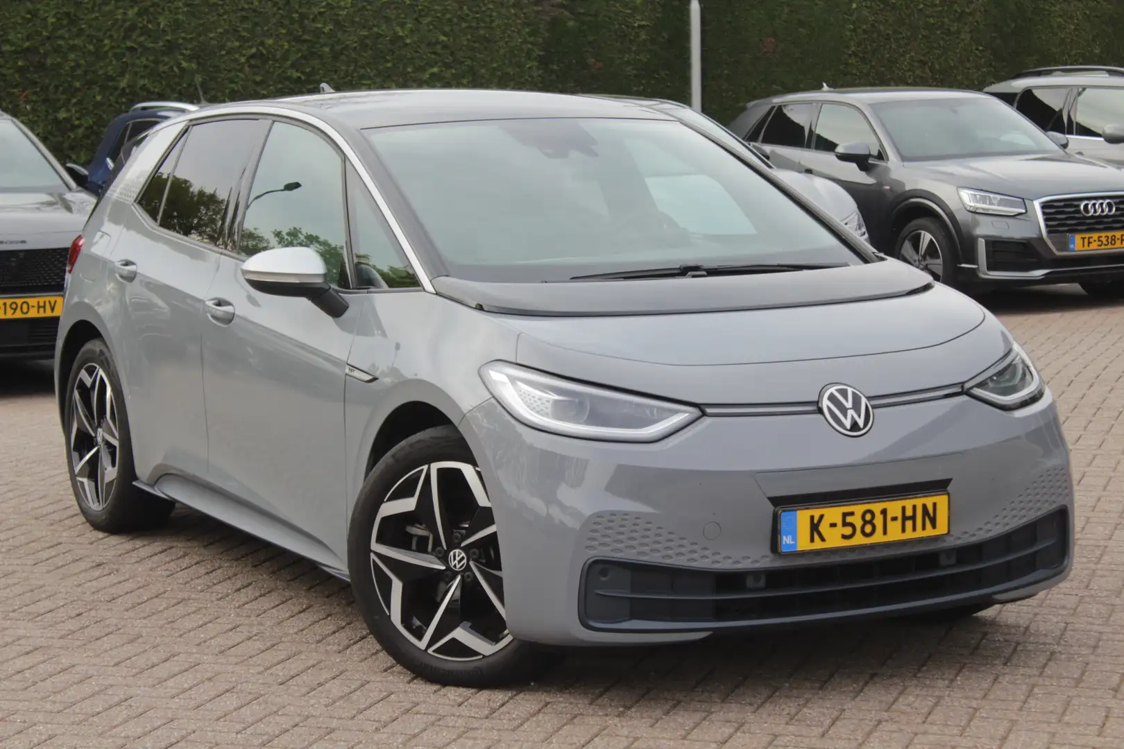 Volkswagen ID.3 First Plus 58 kWh / Camera / Keyless / Matrix LED Grijs - 1