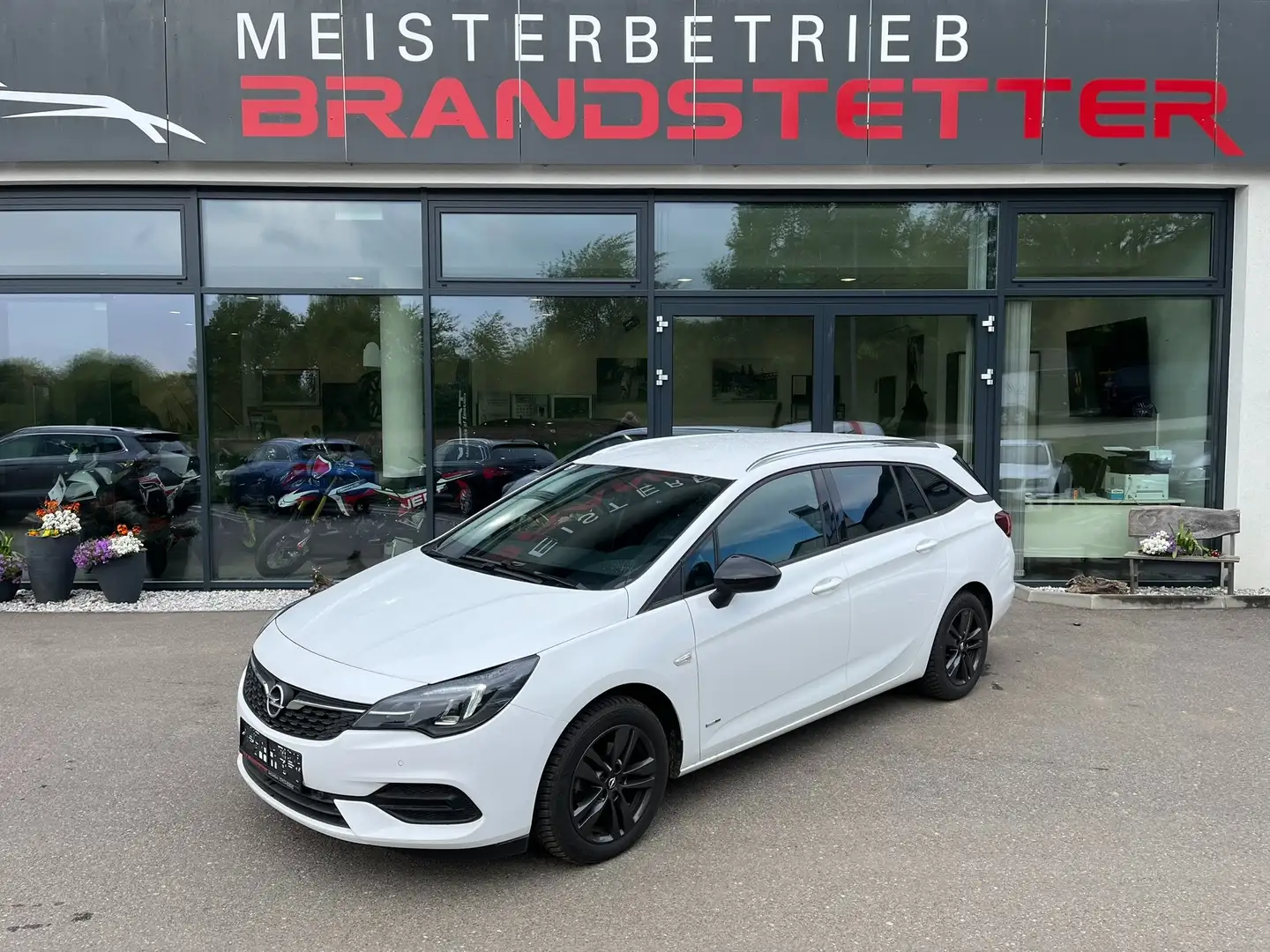 Opel Astra ST 1,2 Turbo Direct Inj. Design&Tech Weiß - 1