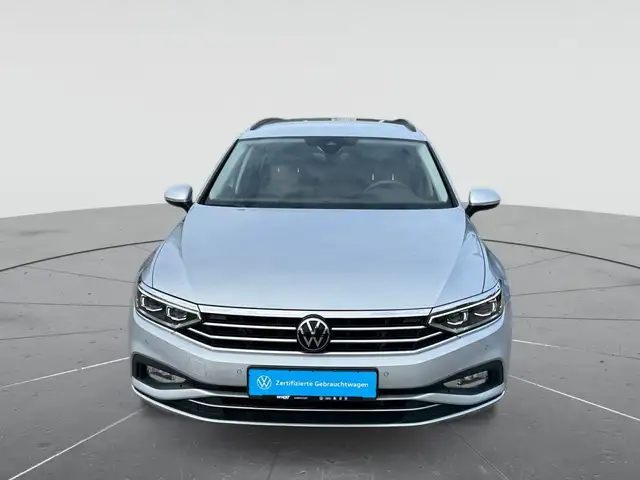 Volkswagen Passat view 2