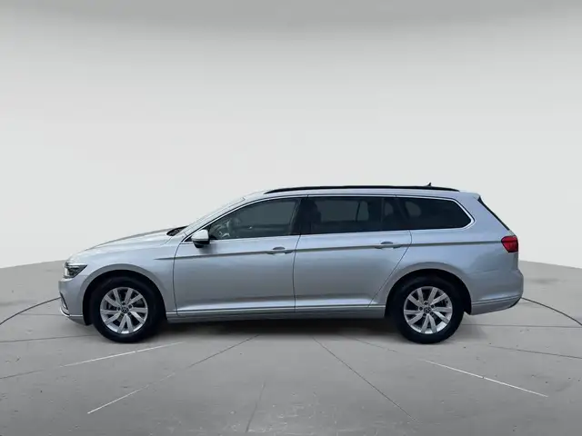 Volkswagen Passat view 6