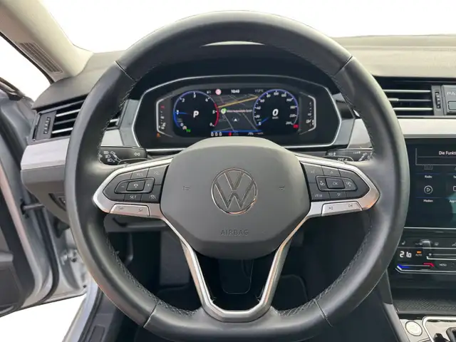 Volkswagen Passat view 13