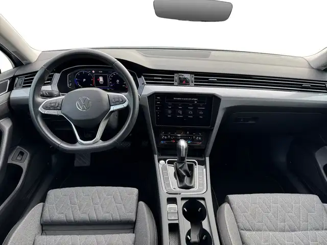 Volkswagen Passat view 8