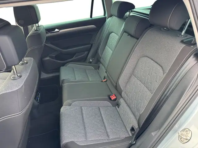Volkswagen Passat view 10