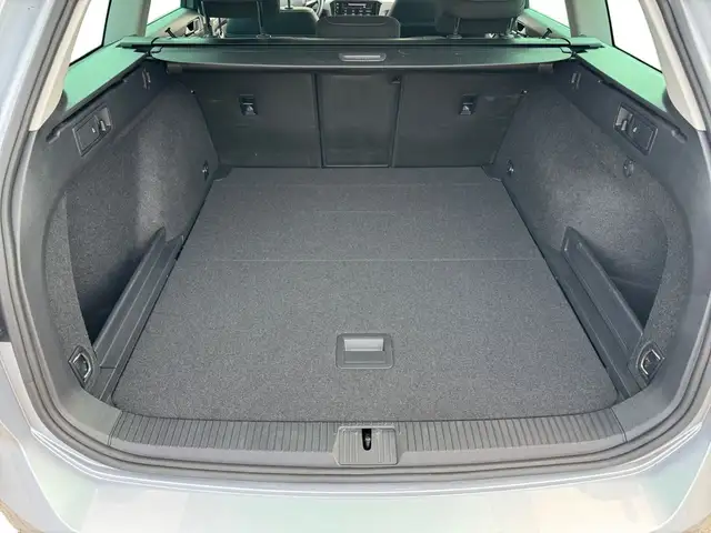 Volkswagen Passat view 14