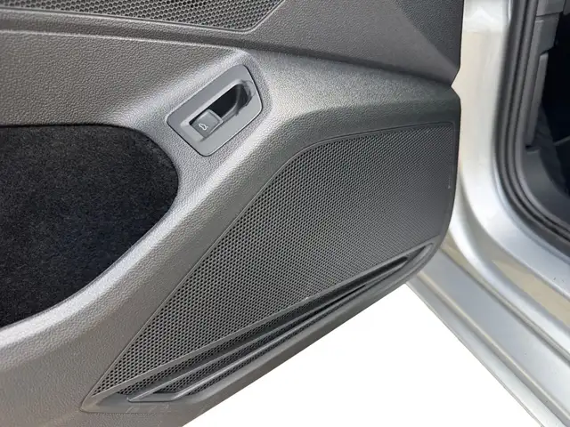 Volkswagen Passat view 11