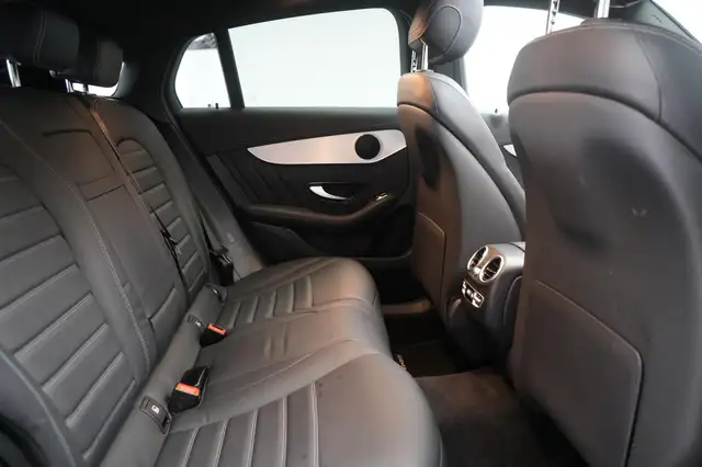 Mercedes-Benz 220 view 7