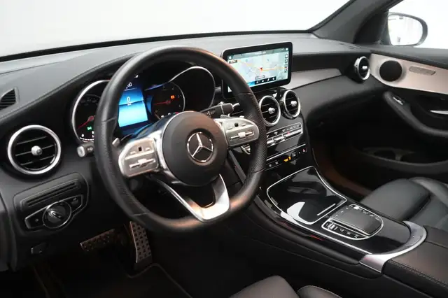 Mercedes-Benz 220 view 11