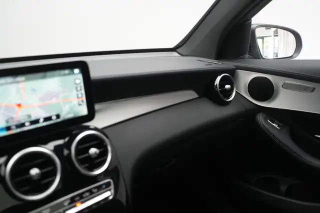Mercedes-Benz GLC view 26