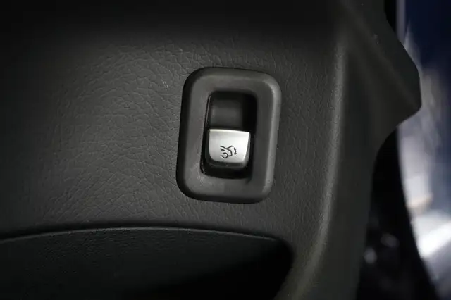 Mercedes-Benz GLC view 29