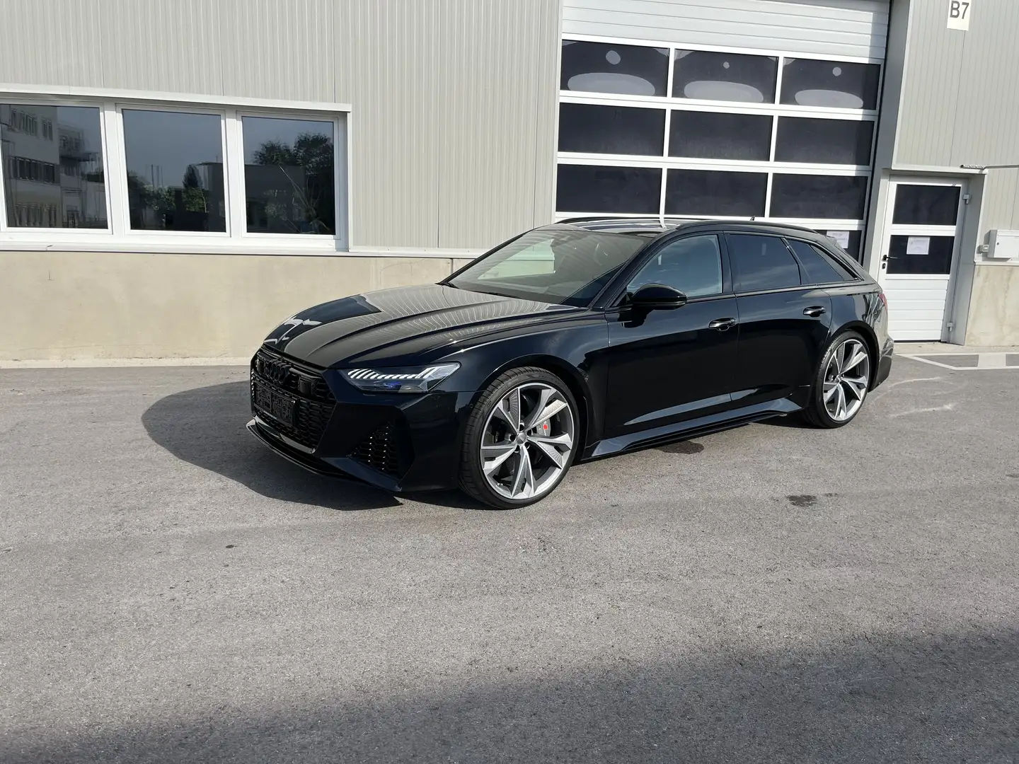 Audi RS6 Avant performance 4,0 TFSI -Keramikbremsanlage- Schwarz - 1