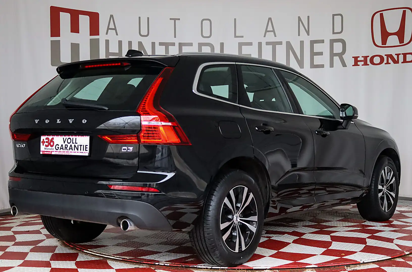 Volvo XC60 D3 / WINTER-PAKET / NAVI / LED / KAMERA Schwarz - 2