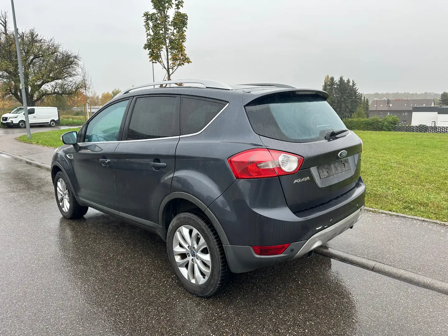 Ford Kuga Kuga 2.0 TDCi 2x4 Titanium Grau - 2