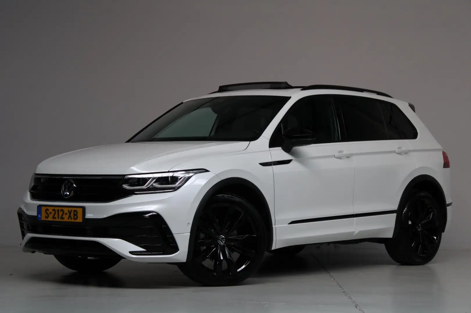 Volkswagen Tiguan 1.5 TSI R-Line Black Style | panoramadak | camera Wit - 1