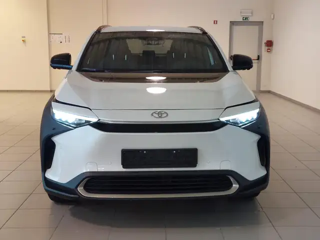 Toyota BZ4X view 5
