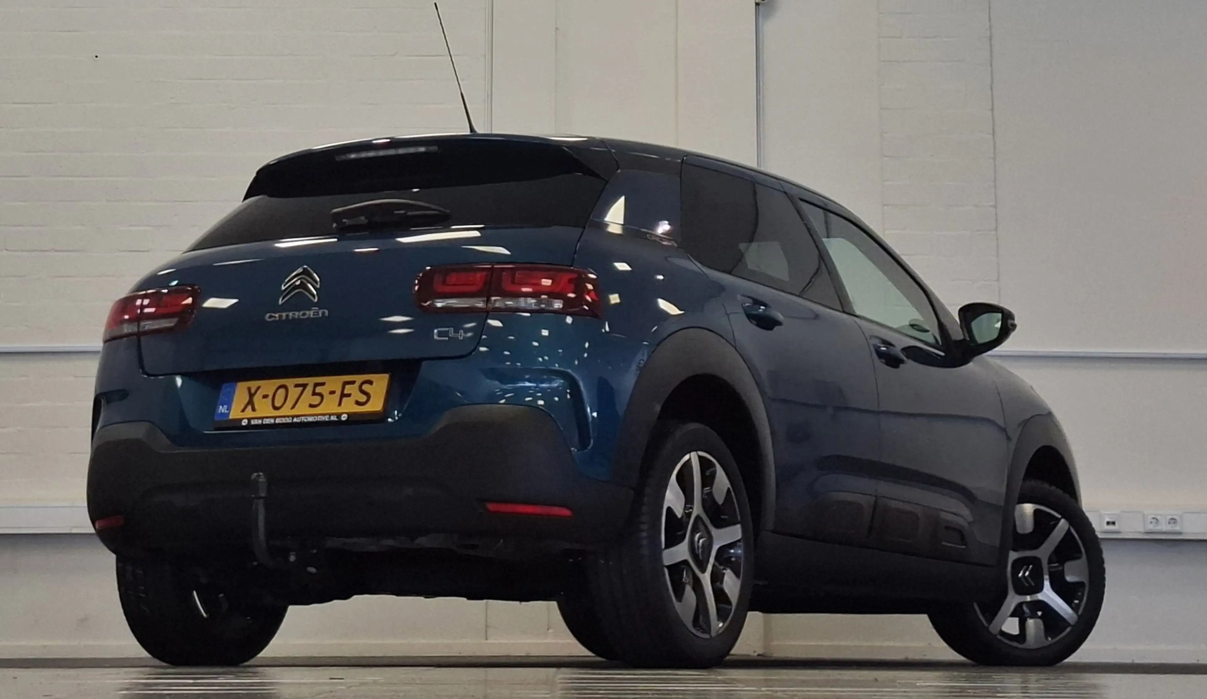 Citroen C4 Cactus 1.2 PureTech Shine Plus Automaat Distributie v.v 2 — photo 7