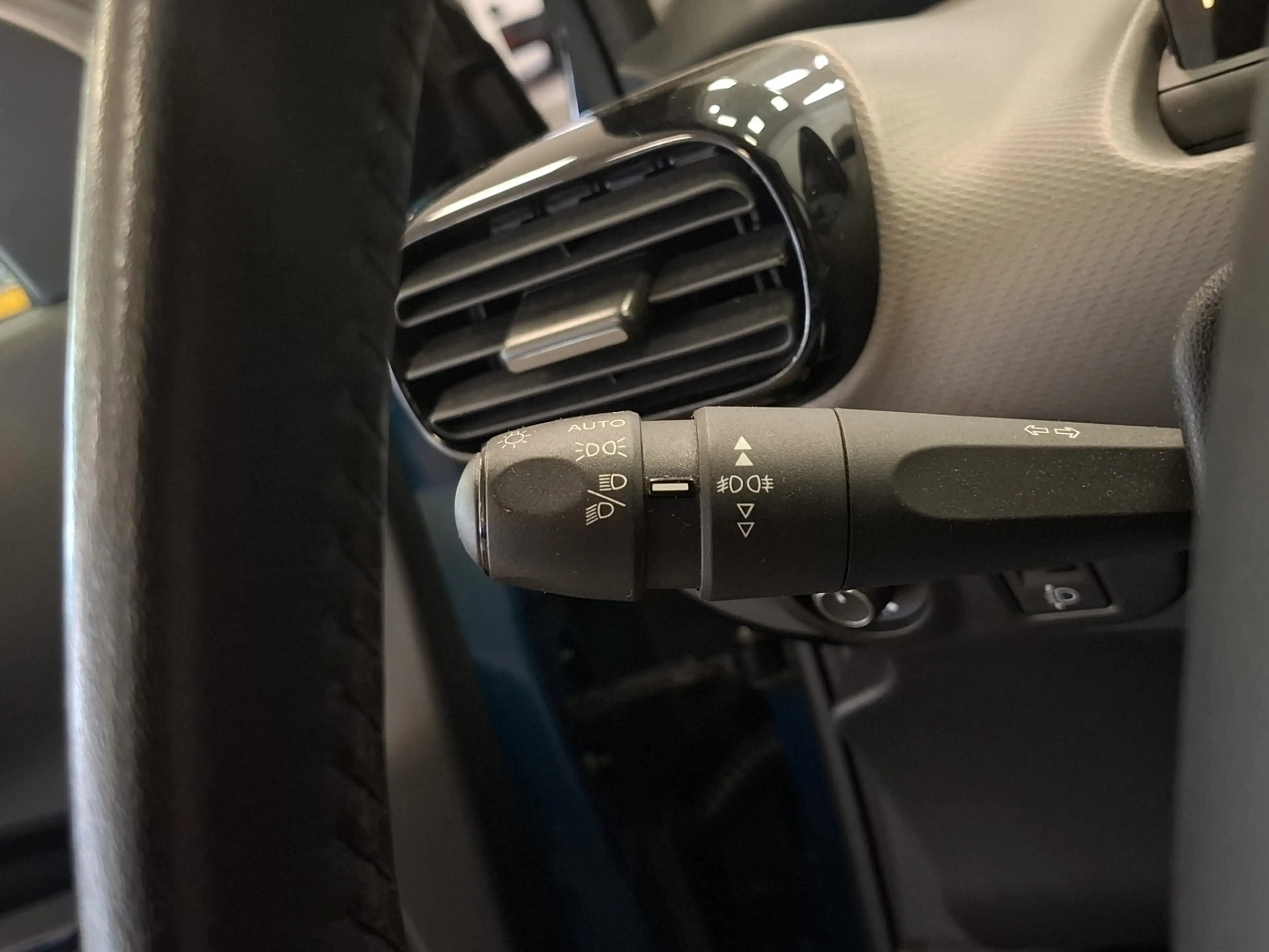 Citroen C4 Cactus 1.2 PureTech Shine Plus Automaat Distributie v.v 2 — photo 13