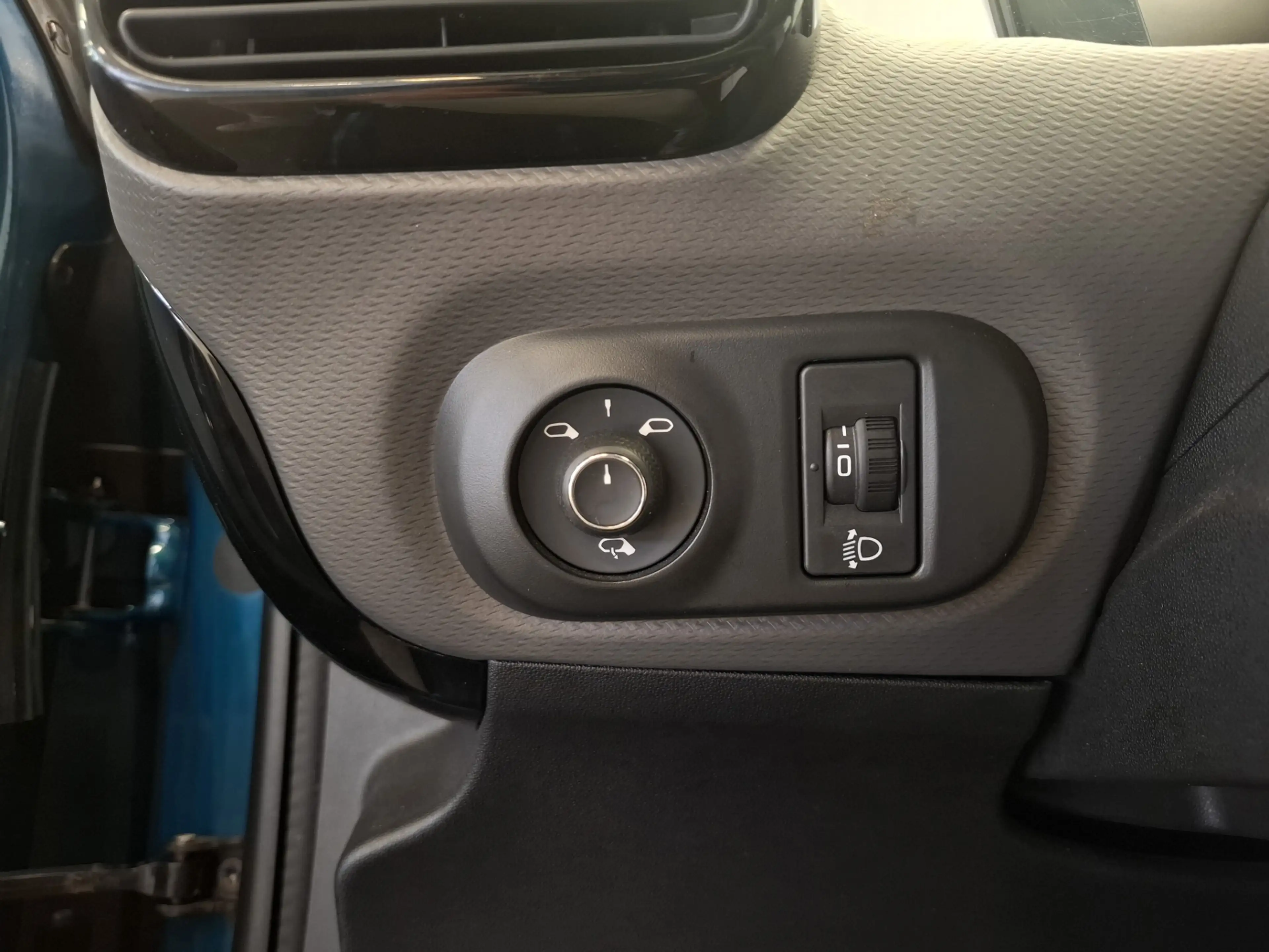 Citroen C4 Cactus 1.2 PureTech Shine Plus Automaat Distributie v.v 2 — photo 12